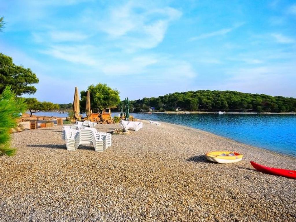 Beach House Ive With Jacuzzi, Pool, Playground And Bbq In An Olive Grove With A Beach, Pomer - Istria Экстерьер фото